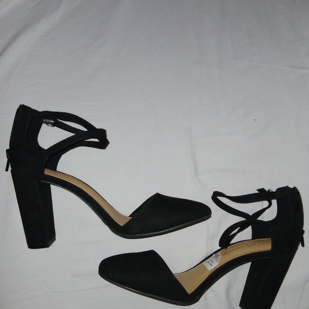 Shoes - Picture 3 of 7